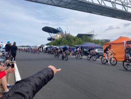 Erste Runde für Florian, vorbei am Boxenzelt der 98er