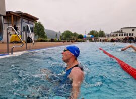 Florian beim Schwimmen 