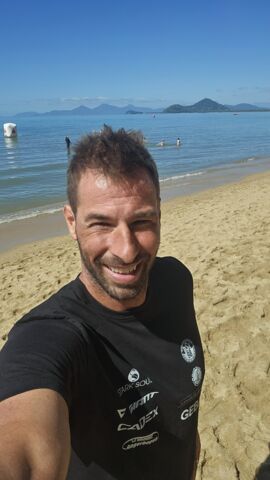 Sven am Strand von Cairns