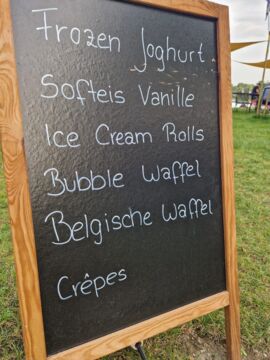 Jubiläumsfest mit leckeren Waffeln