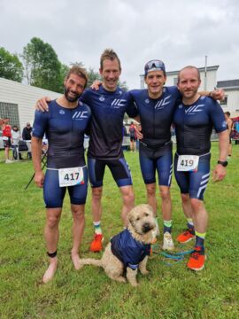 98er TEAM mit Maskottchen