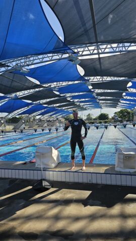 Sven beim Schwimmtraining unter toller Kulisse