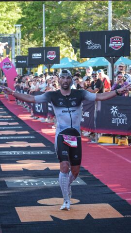 Bestzeit beim Marathon - Zieleinlauf IM CAIRNS