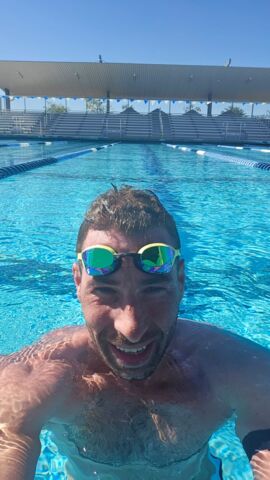 Sonne, Schwimmen - Gute Laune - Sven beim Schwimmtraining