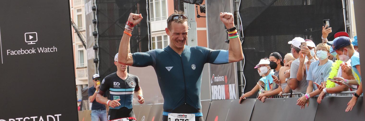 Zieleinlauf Finisher Florian Kaiser Ironman Frankfurt 2021