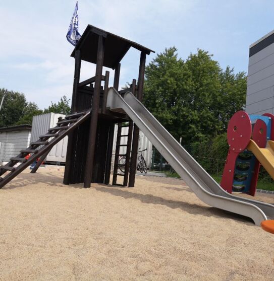 Spielplatz mit Sonnensegel in Duisburg