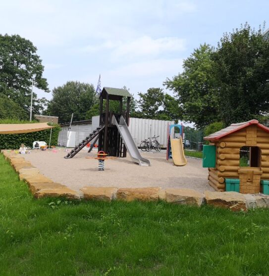 Spielplatz mit Sonnensegel in Duisburg